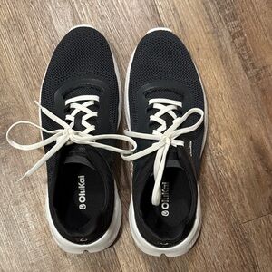 Olukai Island Hopper Lava Rock
Men’s Travel-Ready Sneakers  Size 9